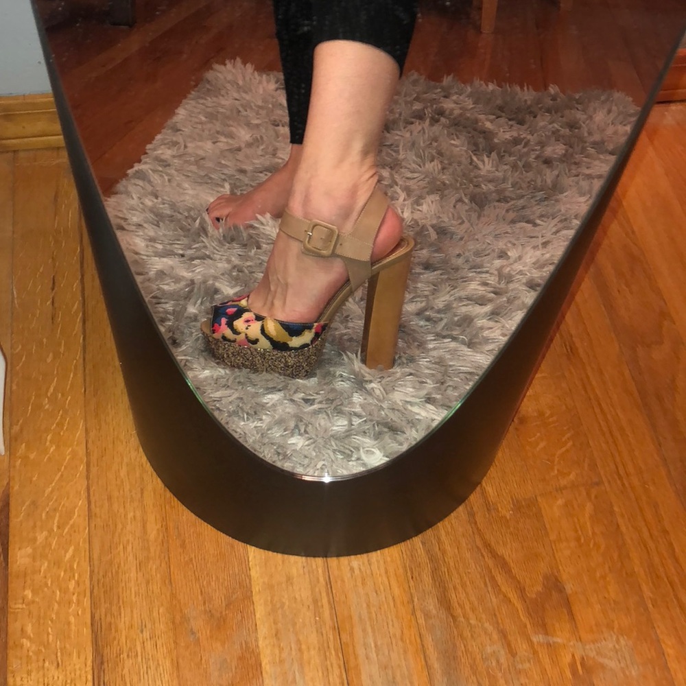 Steve Madden shoe size 7. Jilly floral